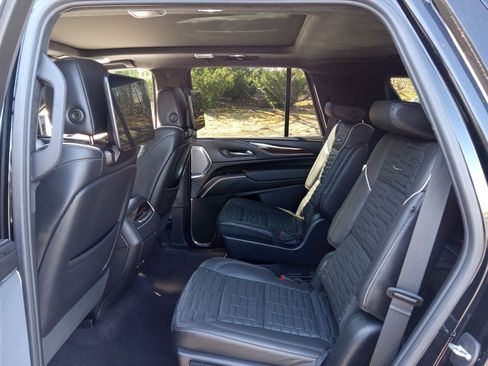 Certified 2023 Cadillac Escalade Sport Platinum w/ LPO, ONYX Package AWD/4WD image 26