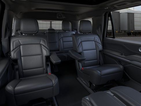 New 2026 Lincoln Navigator Reserve AWD/4WD image 11