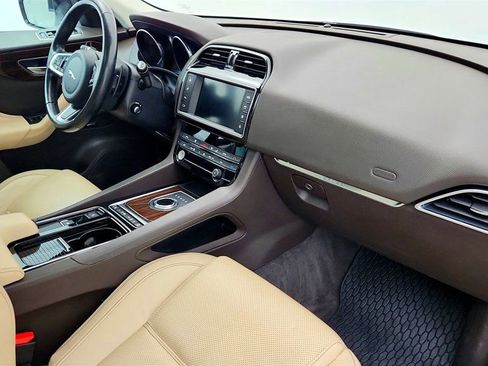 Used 2018 Jaguar F-PACE Prestige image 26