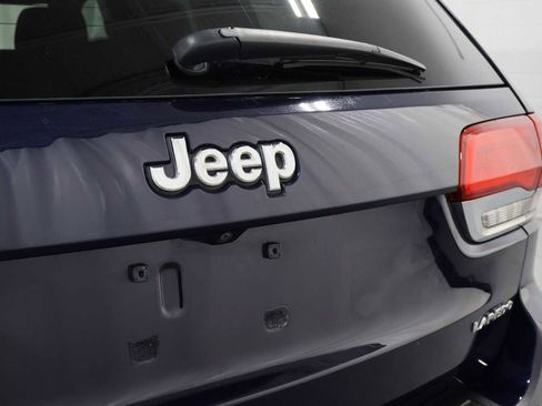 Used 2017 Jeep Grand Cherokee Laredo w/ Quick Order Package 23E AWD/4WD image 8