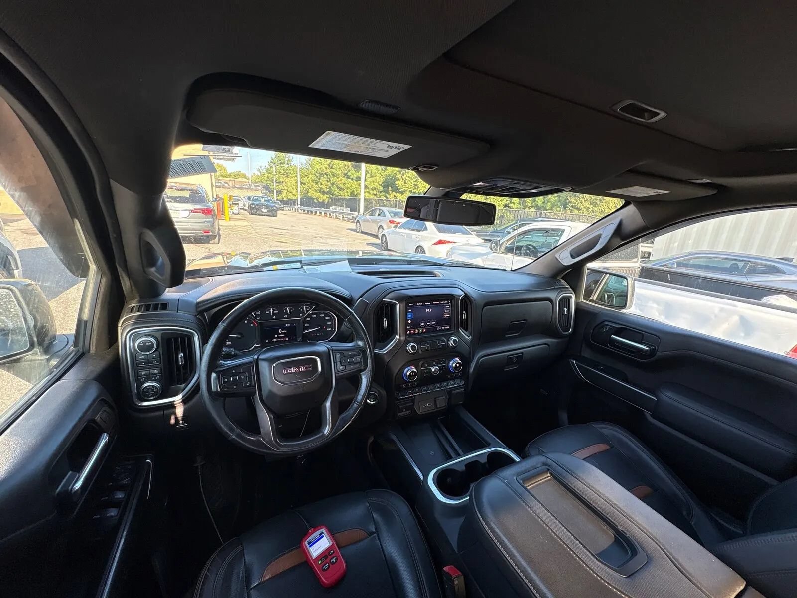Used 2021 GMC Sierra 1500 AT4 w/ AT4 Value Package AWD/4WD image 8