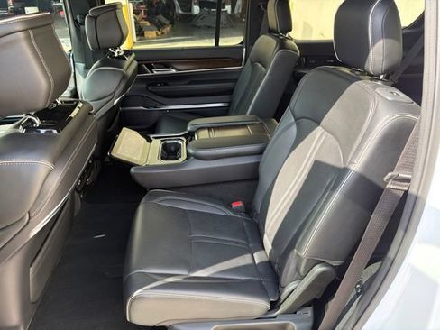 Used 2023 Jeep Grand Wagoneer Series II AWD/4WD image 16