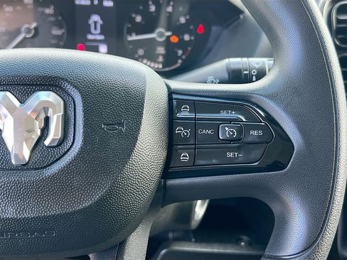 Used 2025 RAM ProMaster 2500 w/ Convenience Group image 19