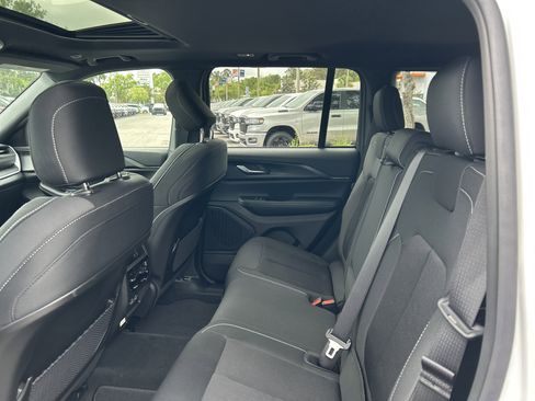 New 2026 Jeep Grand Cherokee Laredo X RWD image 32