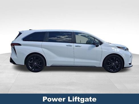Used 2023 Toyota Sienna XSE image 9