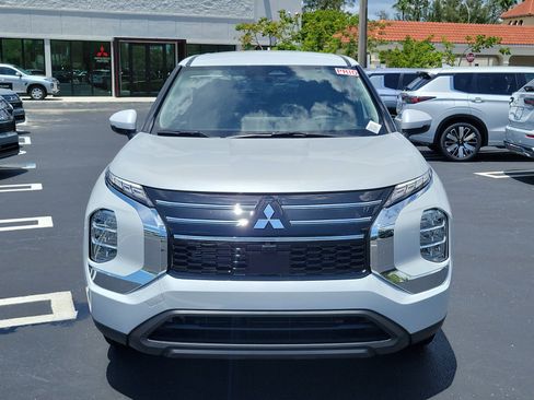 New 2026 Mitsubishi Outlander ES FWD image 2