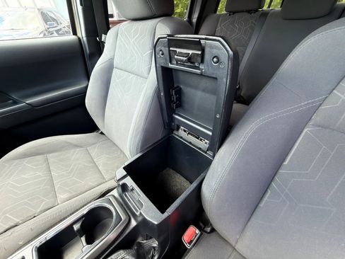 Used 2018 Toyota Tacoma TRD Sport w/ Technology Package AWD/4WD image 28