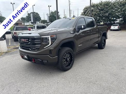 Used 2023 GMC Sierra 1500 AT4 w/ AT4 Preferred Package AWD/4WD image 7
