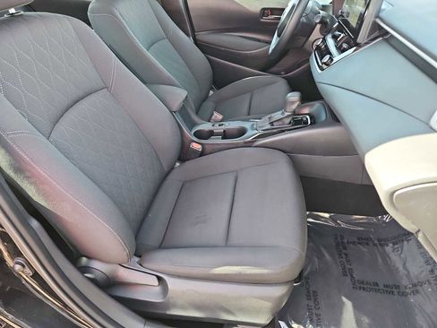 Used 2025 Toyota Corolla LE image 33