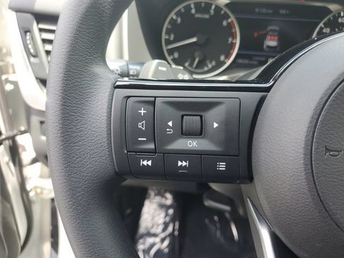 Used 2023 Nissan Rogue SV FWD image 16