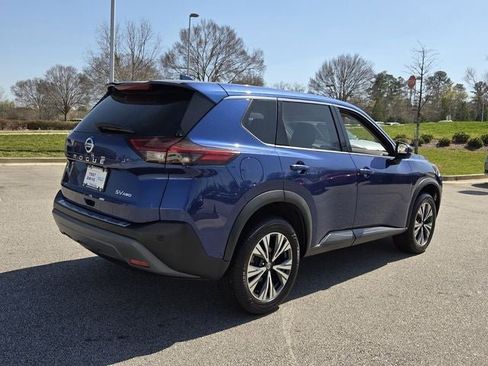 Used 2021 Nissan Rogue SV image 5