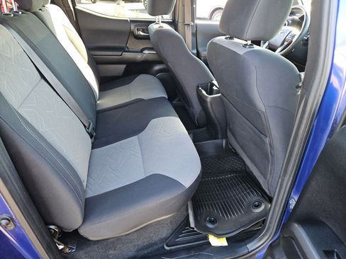 Used 2022 Toyota Tacoma TRD Off-Road image 22