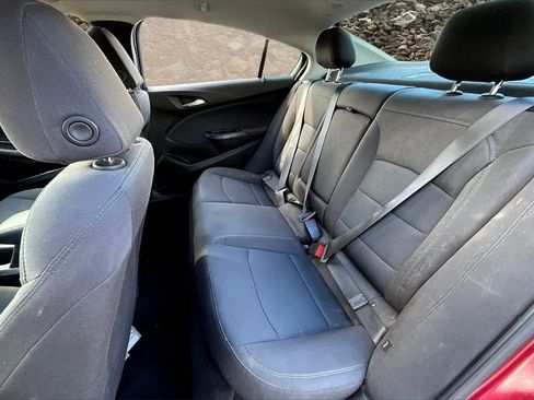 Used 2018 Chevrolet Cruze LT w/ Convenience Package image 16