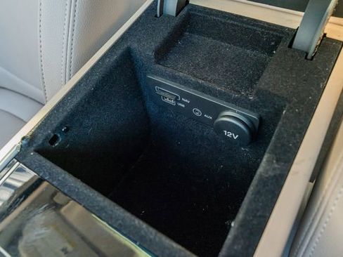 Used 2016 Jaguar XF Premium image 34