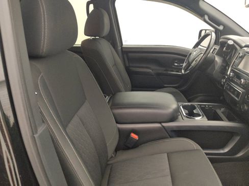 Used 2018 Nissan Titan SV w/ SV Convenience Package image 21