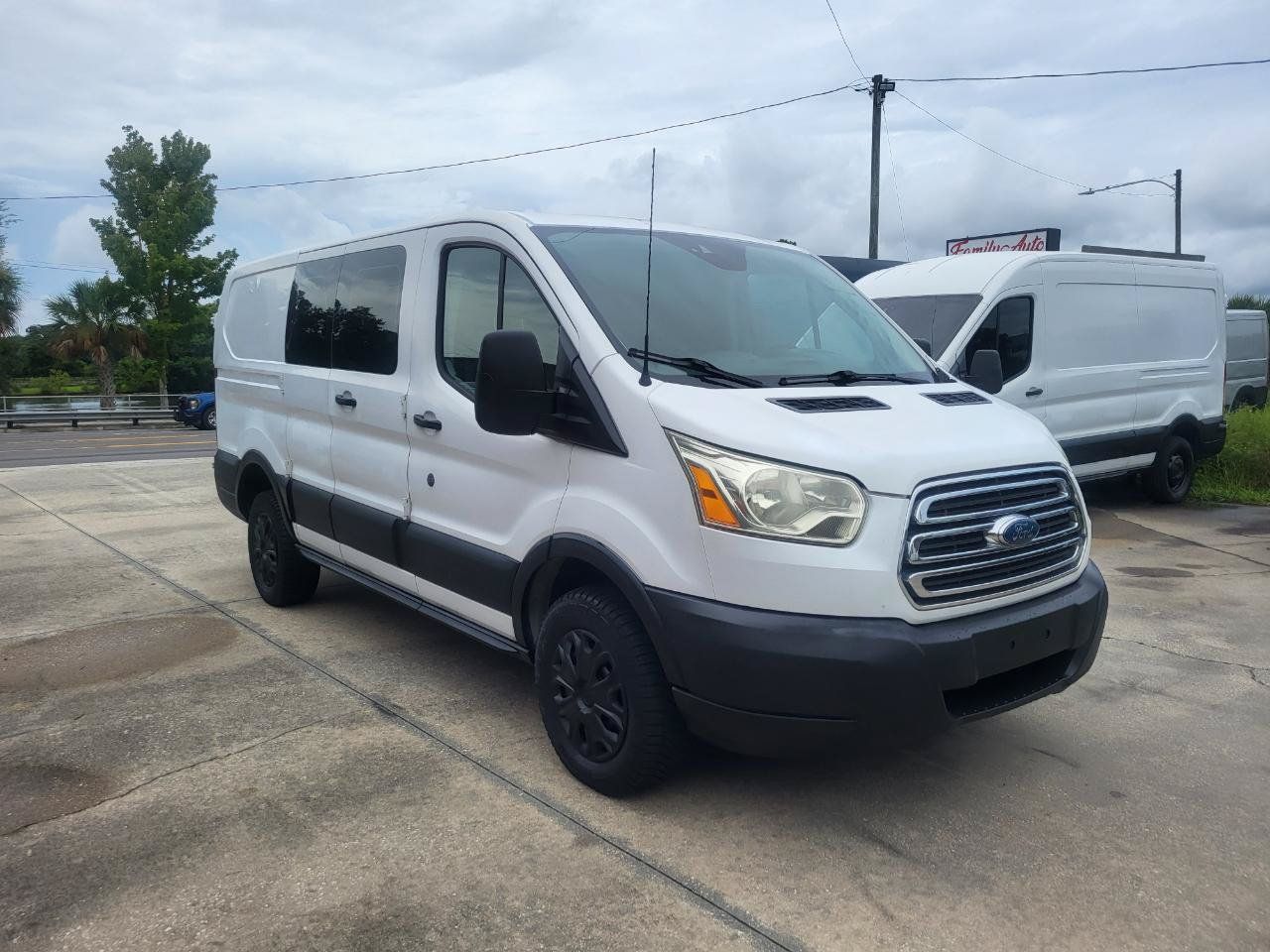 Used 2016 Ford Transit 250 130 Low Roof w/ Exterior Upgrade Package RWD image 6