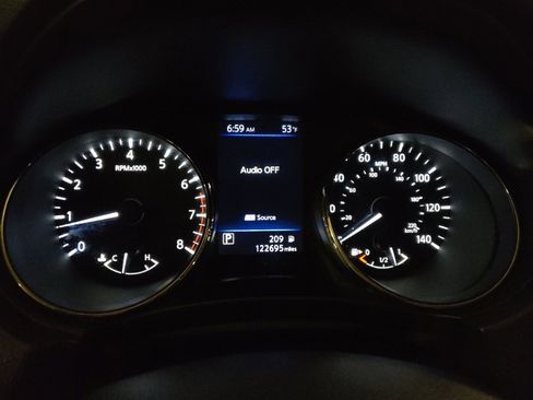 Used 2018 Nissan Rogue SV w/ Premium Package image 23