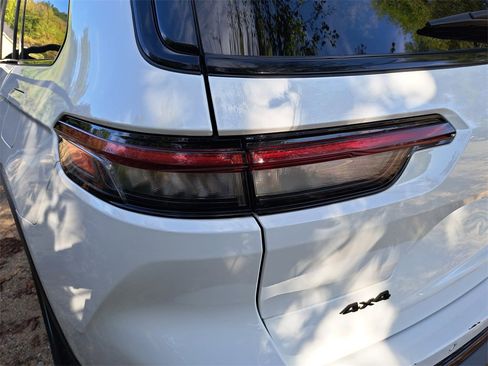 Used 2023 Jeep Grand Cherokee L Laredo image 35