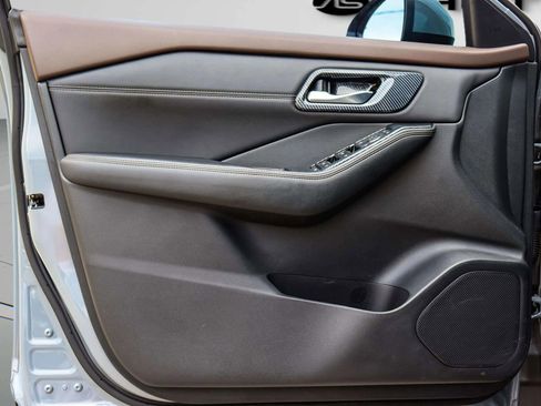 Used 2022 Nissan Rogue Platinum w/ Head-Up Display Package image 13