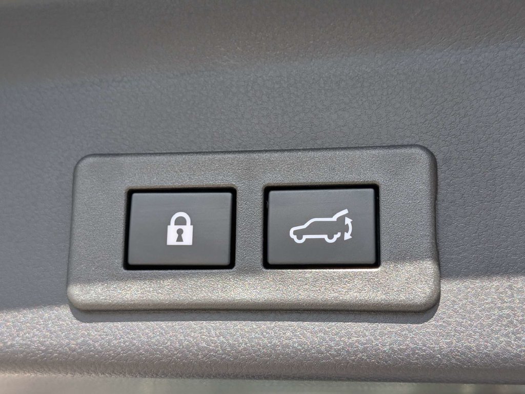 Certified 2025 Subaru Ascent Bronze Edition AWD/4WD image 13