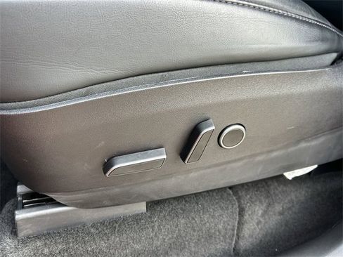 Used 2022 Tesla Model Y Performance image 19