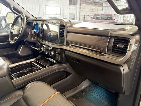 Used 2023 Ford F250 Platinum image 12