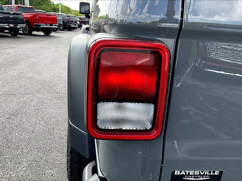 Used 2023 Jeep Gladiator Rubicon w/ Cold Weather Group AWD/4WD image 24