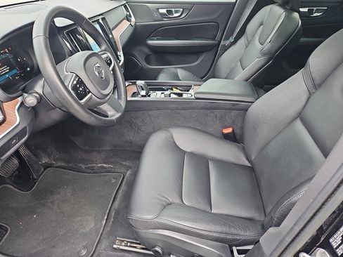 Used 2023 Volvo V60 B5 Cross Country Plus image 30