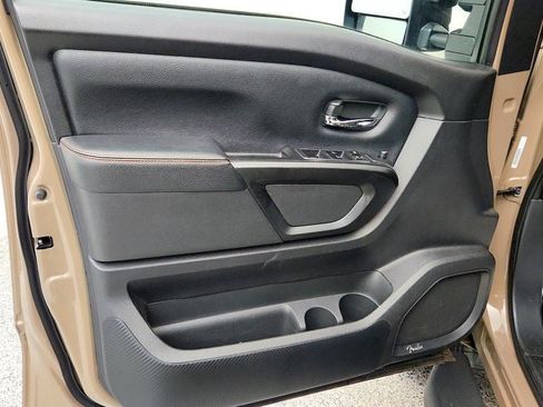 Used 2022 Nissan Titan PRO-4X AWD/4WD image 10