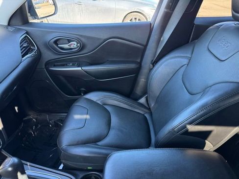 Used 2019 Jeep Cherokee Limited image 20