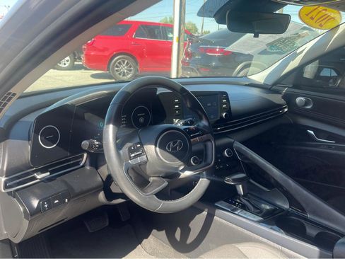Used 2021 Hyundai Elantra SEL w/ Convenience + Premium Package FWD image 8