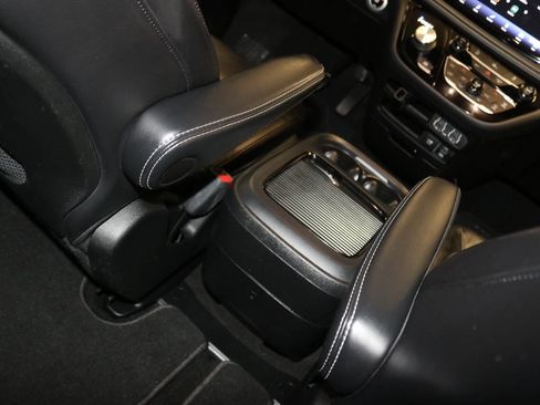 Used 2022 Chrysler Pacifica Touring-L w/ S Appearance Package FWD image 69