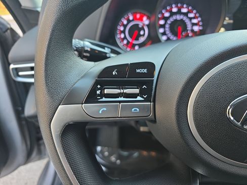 Used 2023 Hyundai Elantra SE image 16