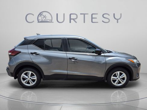 Used 2021 Nissan Kicks S FWD image 8