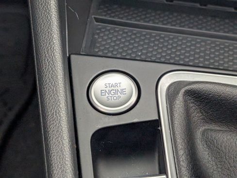 Used 2025 Volkswagen Jetta SE w/ Sunroof Package FWD image 33