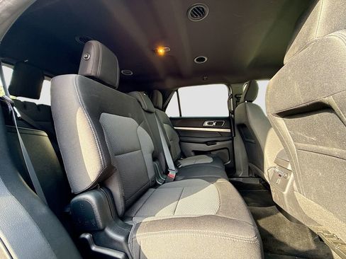 Used 2018 Ford Explorer XLT image 29