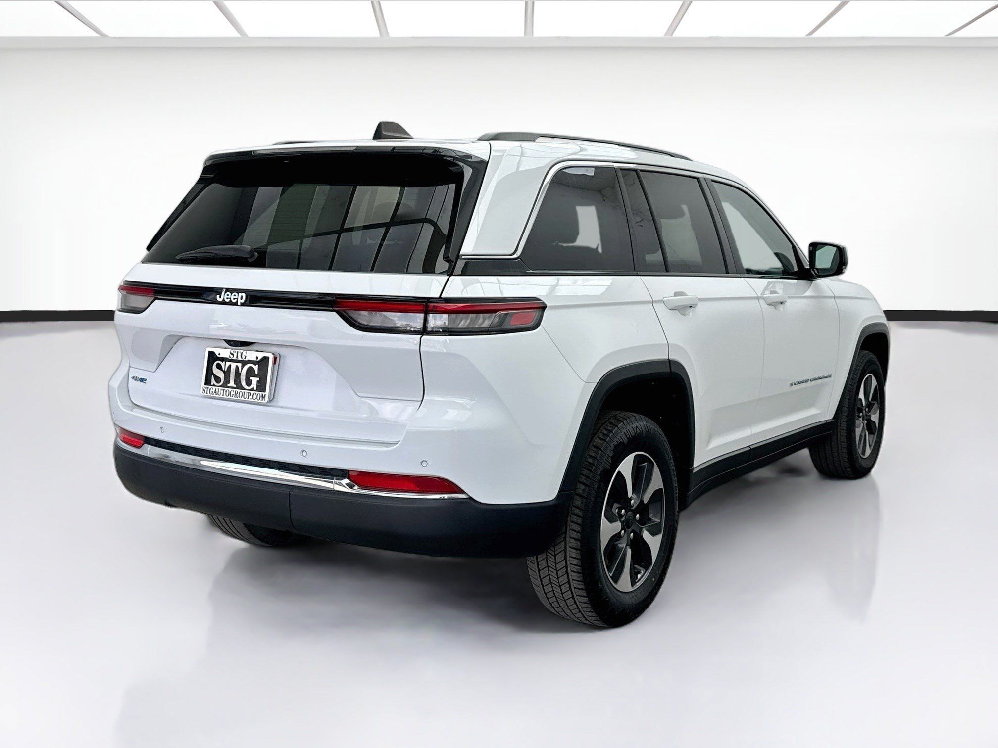 Used 2023 Jeep Grand Cherokee 4WD 4xe image 4