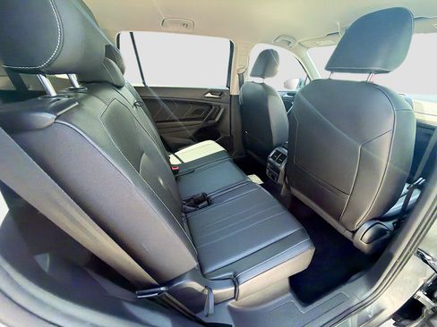 Used 2023 Volkswagen Tiguan SE image 28