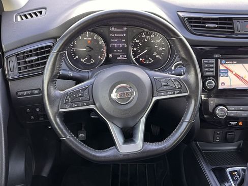 Used 2017 Nissan Rogue Sport SL w/ SL Premium Package image 17