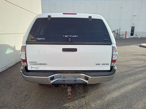 Used 2015 Toyota Tacoma 4x4 Double Cab w/ SR5 Package image 3