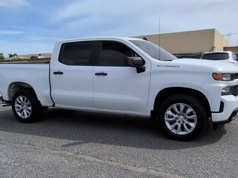 Used 2020 Chevrolet Silverado 1500 Custom w/ Custom Value Package RWD image 3