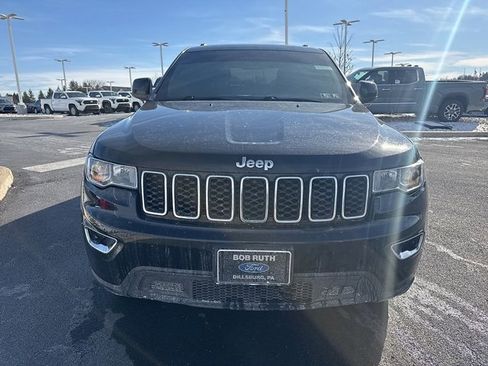Used 2020 Jeep Grand Cherokee Laredo image 2