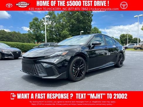 Used 2025 Toyota Camry SE FWD image 1