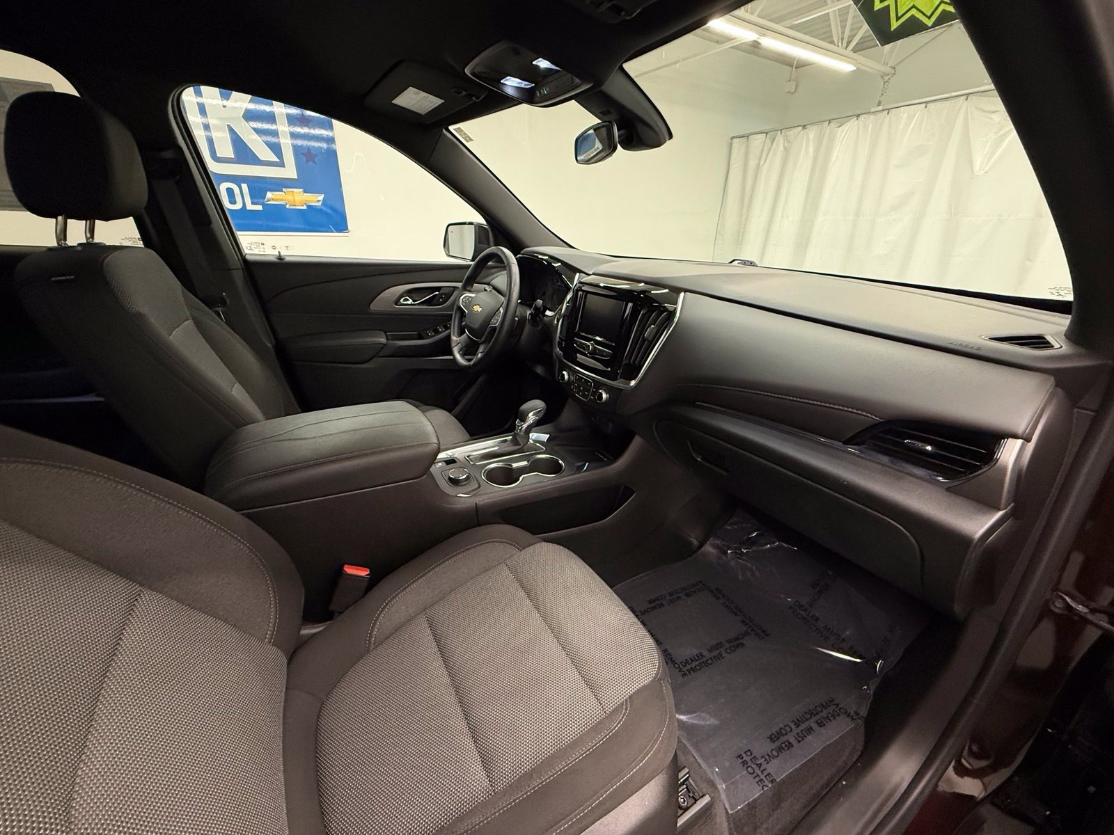 Used 2023 Chevrolet Traverse LT FWD image 8