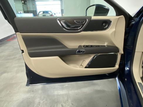 Used 2017 Lincoln Continental Select w/ Climate Package image 39