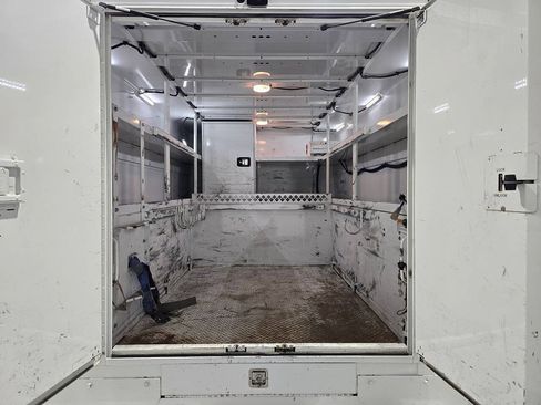 Used 2019 Ford F550 4x4 Regular Cab Super Duty image 11