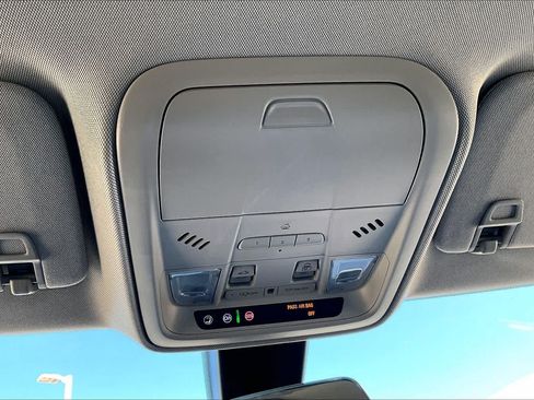 Used 2019 Cadillac XT4 Luxury w/ Cold Weather Package FWD image 32