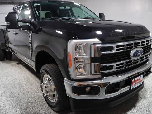 Used 2023 Ford F350 XLT AWD/4WD image 5