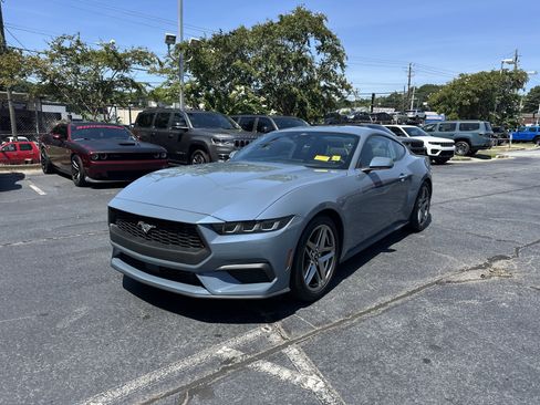 Used 2024 Ford Mustang Coupe RWD image 5