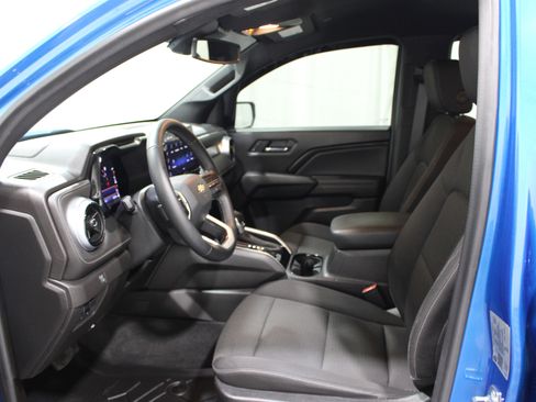 Used 2023 Chevrolet Colorado LT w/ LT Convenience Package II RWD image 3